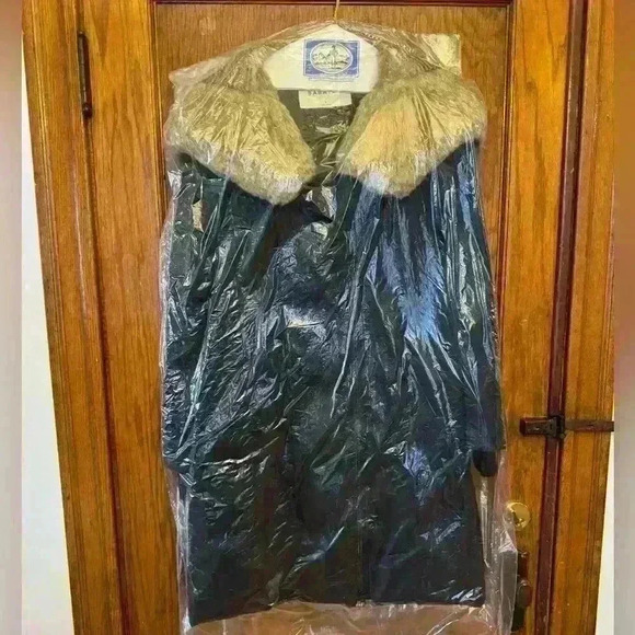 Midi Aritzia Puffer - Picture 1 of 7